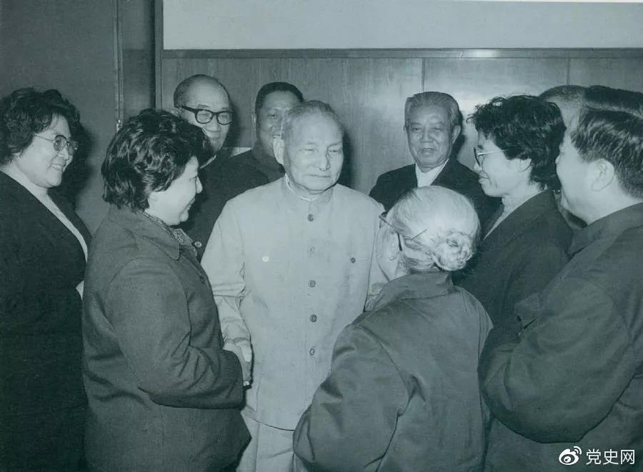 1984年2月2日，陳云邀請曲藝界著名人士侯寶林、駱玉笙等到中南海歡度春節。