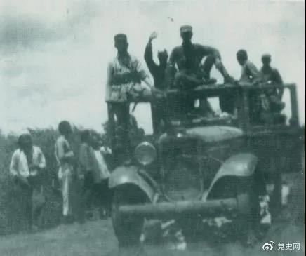1938年3月31日，129師在邯長公路的響堂鋪伏擊日軍，這是在戰斗中繳獲的汽車。
