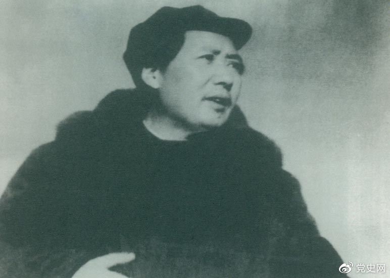　　1949年3月23日，毛澤東率領(lǐng)中共中央機關(guān)離開西柏坡前往北平。出發(fā)時，他對周恩來說，今天是進京的日子，進京趕考去。我們決不當李自成，我們都希望考個好成績。
