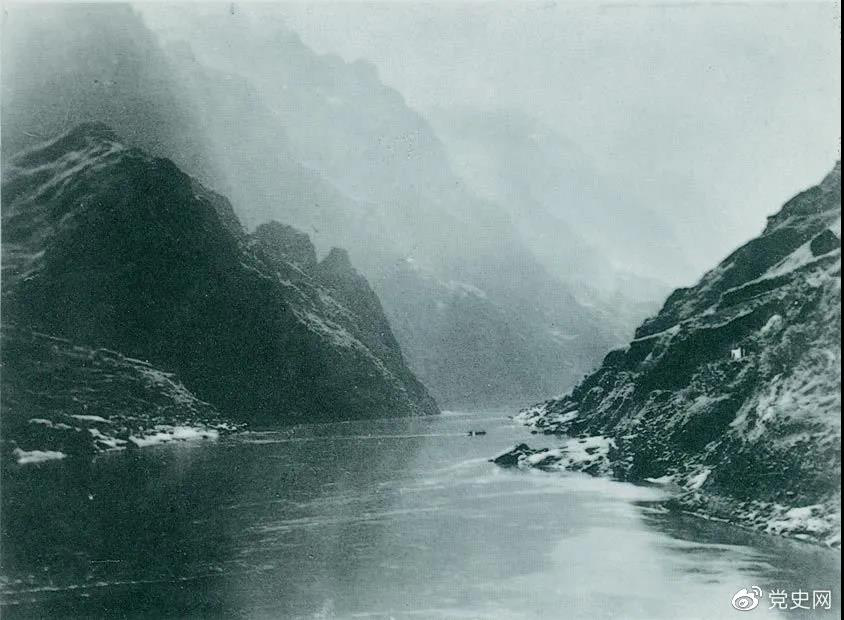 1935年3月中旬，紅軍三渡赤水，再次入川。隨后，又出奇不意地于3月21日四渡赤水，佯攻貴陽(yáng)，然后又向西北方向急進(jìn)。圖為赤水河。