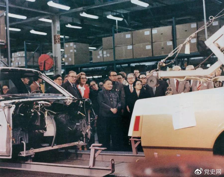 1979年2月1日，鄧小平參觀福特汽車公司裝配廠，并觀看了汽車裝配線的整個生產過程。