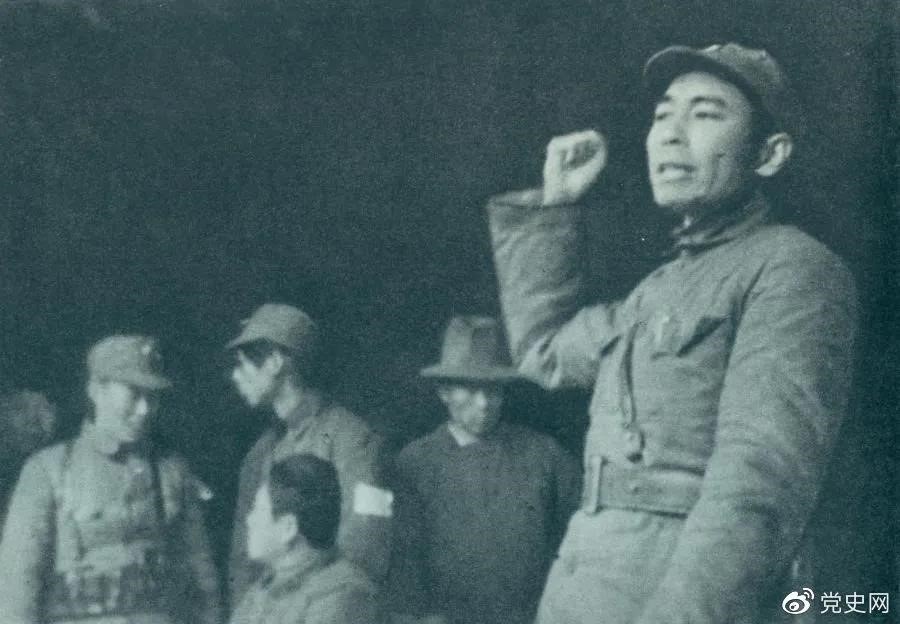 1939年2月23日，周恩來到皖南新四軍軍部，傳達中央關于新四軍向北向敵后發展的方針。