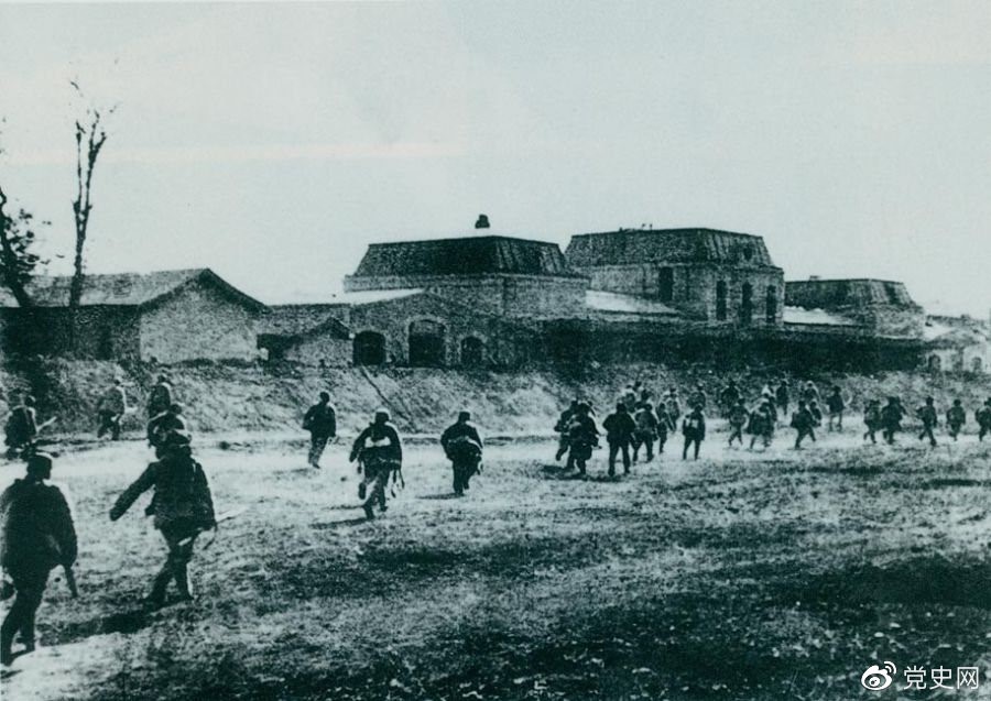 　　1947年11月，晉察冀野戰軍攻克國民黨在華北的戰略據點石家莊，殲敵2萬余人，開創了人民解放軍奪取大城市的先例。從此，晉察冀和晉冀魯豫解放區聯成一片。